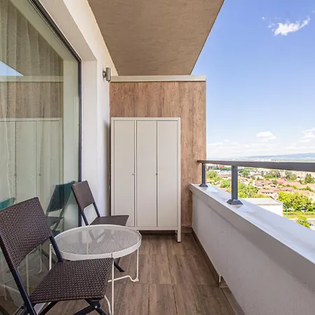 Apartman Mohost Pop - Modern With Urban Charm *