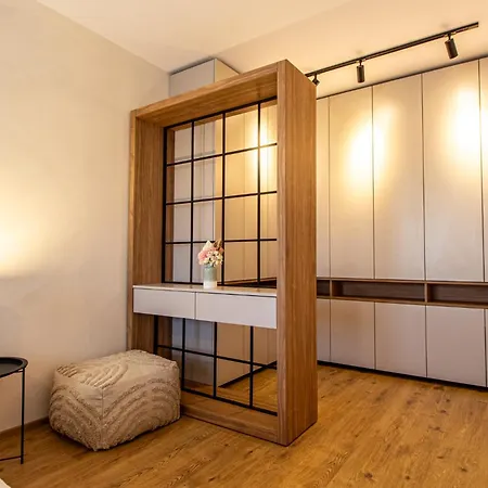 Mohost Pop - Chic Urban Retreat With Views * Brasov