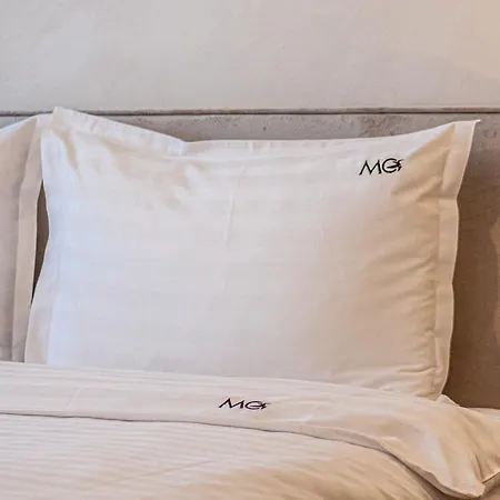 Mohost Pop - Modern With Urban Charm
