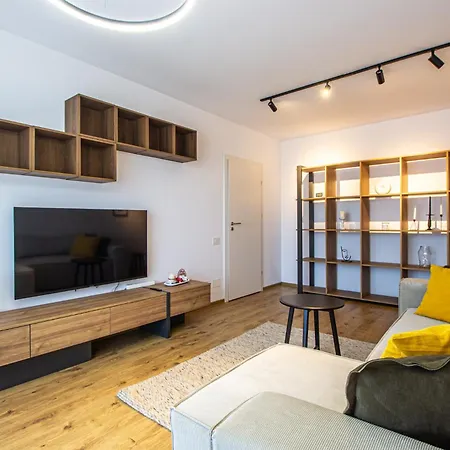Apartment Mohost Pop - Chic Urban Retreat With Views