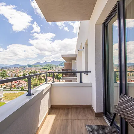Mohost Pop - Chic Urban Retreat With Views Brasov