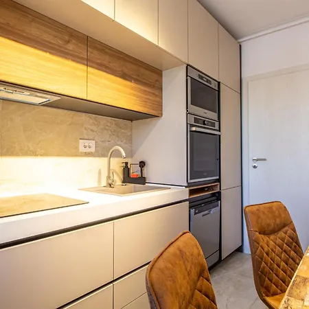 Mohost Pop - Modern With Urban Charm *